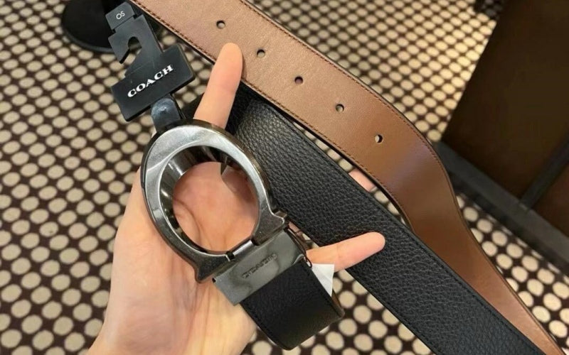 Coach reversible belt. it is not sized yet. You can cut to size. COACH Men main image 4