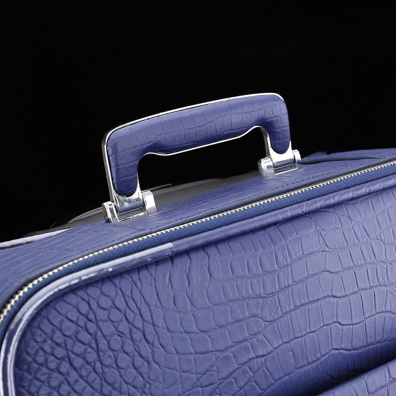BELTLEY Blue Nile Crocodile Spinner Luggage