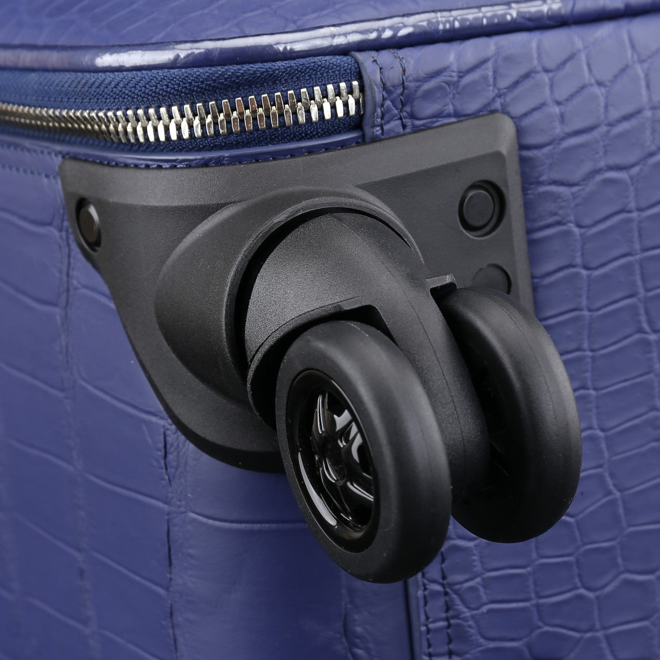 BELTLEY Blue Nile Crocodile Spinner Luggage