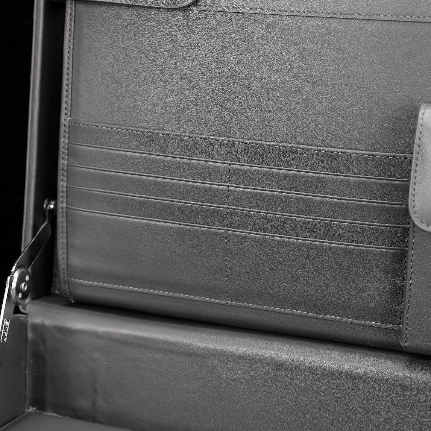 Gray Nile Crocodile Briefcase: Versatile Storage, Multifunctional Elegance — additional view 12 | BELTLEY