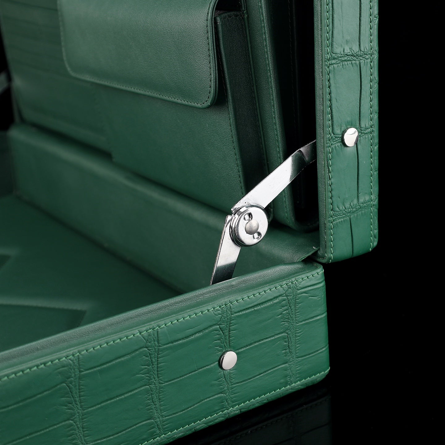 BELTLEY Green Nile Crocodile Briefcase – Structured Multi-Compartment & Versatile Carry Design