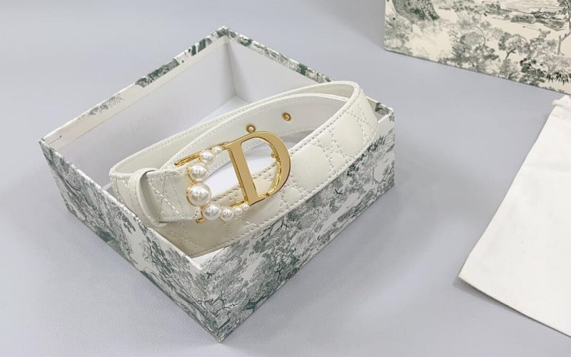 Can You Buy a Leather Belt as a Gift for a Woman? ( With Guide)