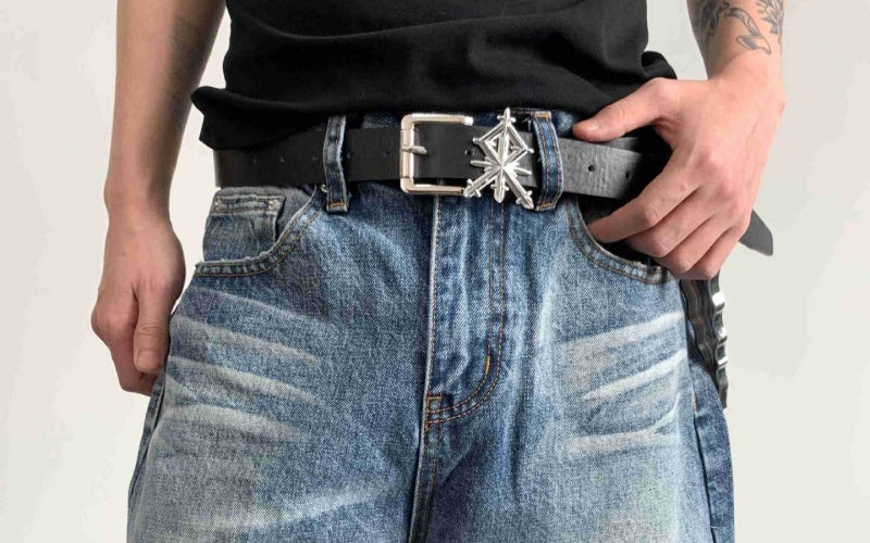 How to Wear a Belt with Baggy Jeans like A Fashion Influencer