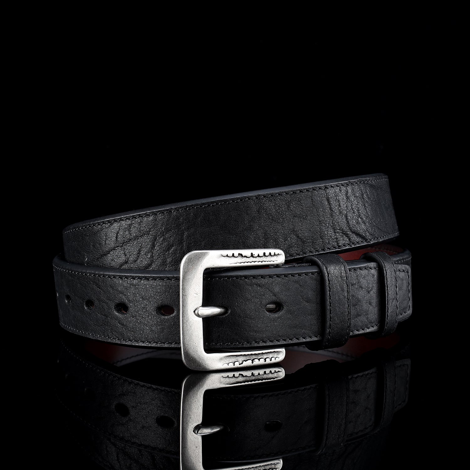 Black Everyday Belt for Men-Full Grain — buckle close-up | BELTLEY