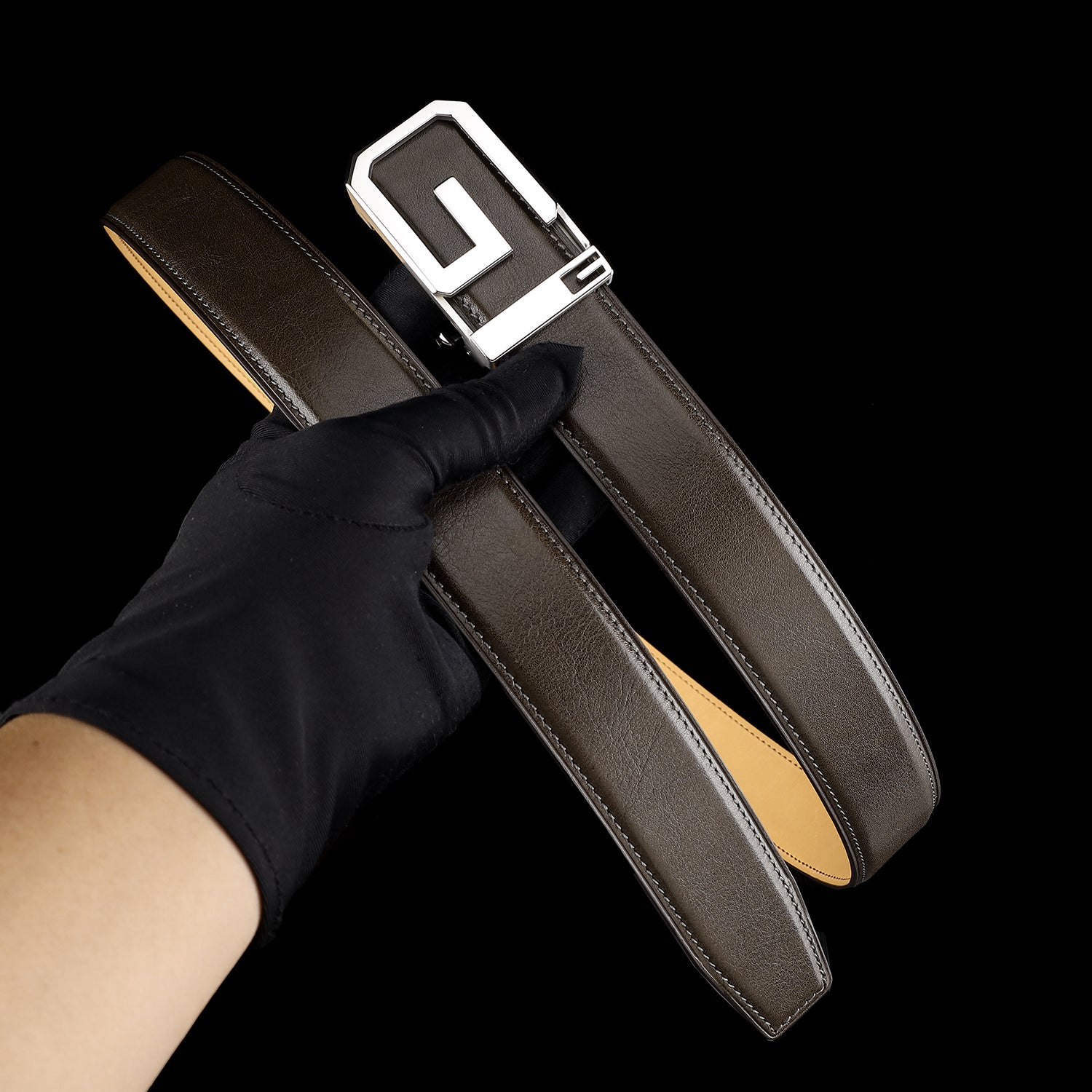 Brown Full-Grain Calfskin Leather Belt with Signature “G” Buckle — buckle close-up | BELTLEY